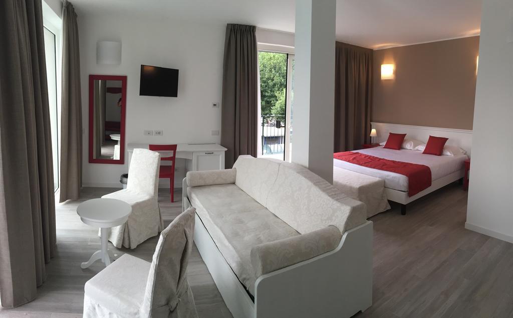 Junior Suite with Lake View